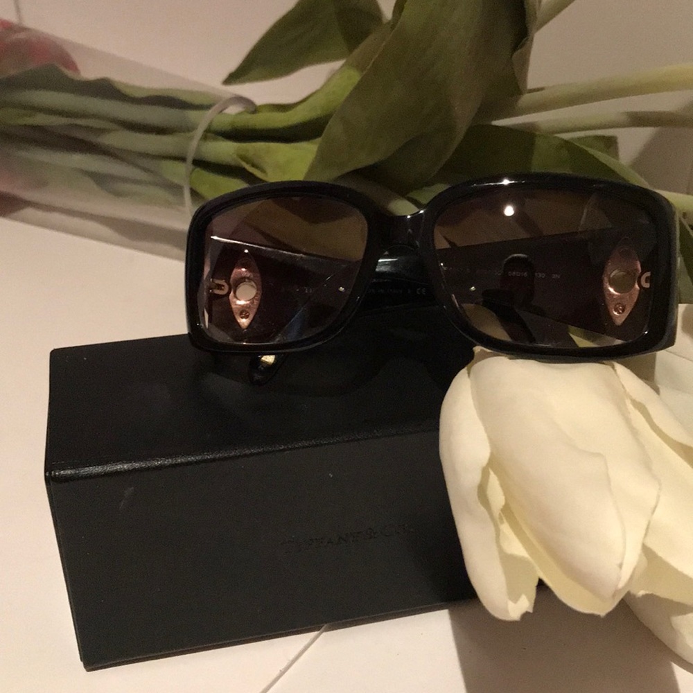🥳SOLD🥳 TIFFANY & CO. | Black Sunglasses - Picture 7 of 8